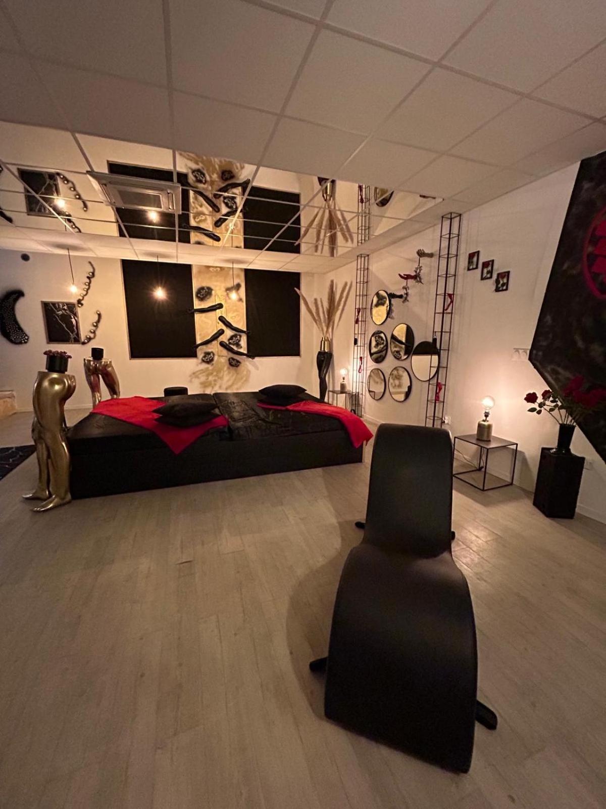 L'Escapade Sensuelle - La Love Room D'Épernay מראה חיצוני תמונה